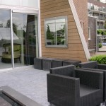 spiegel moderne tuin megategels rivius tuinontwerp